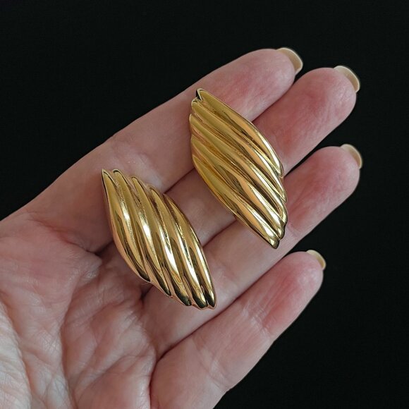 Vintage CHRISTIAN DIOR 80s Gold Tone Shell Leaf Signed Designer Clip-On Earrings - Picture 5 of 7